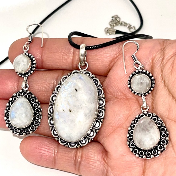Beautiful Set of Rainbow Moonstone Pendant & Earrings - Picture 1 of 9